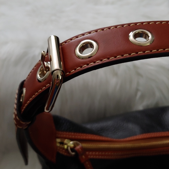 Dooney & Bourke Black Paige Sac Shoulder Bag - Picture 4 of 9